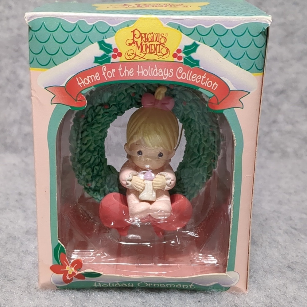 Precious Moments Home For Holidays Ornament Baby Girl Wreath Enesco 1996